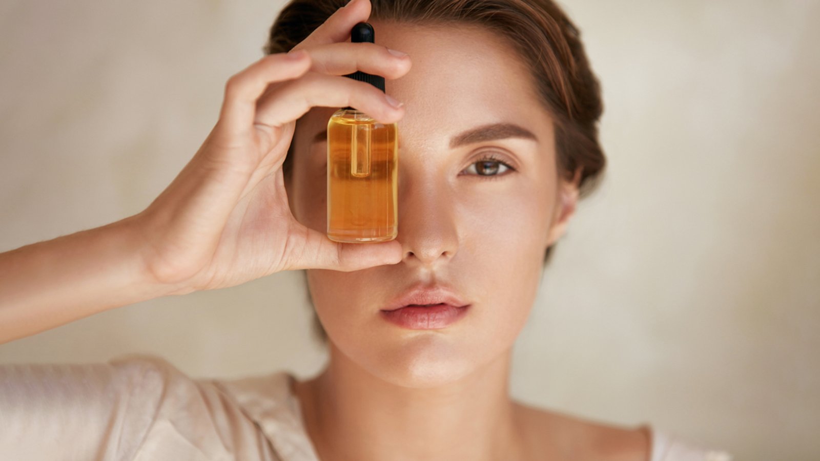 Discover the Power of Facial Oils Benefits and How to Use Them Making Up